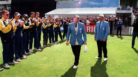 Dickie Bird: Legendary cricket umpire dies aged 92, Yorkshire County ...