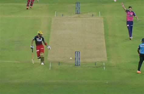 Virat Kohli ने दिखाई खेल भावना, इस कारण रन लेने से कर दिया मना, Video ...