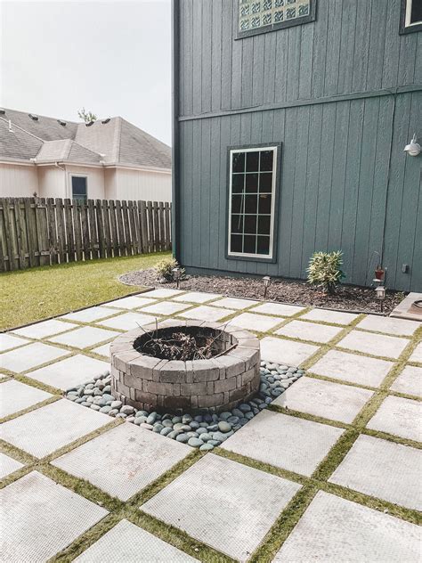 Diy patio with grass between pavers and a fire pit – Artofit
