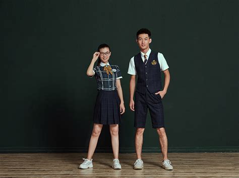 中学生如何把校服穿的好看？初中校服穿搭技巧-服装百科-深圳市迪斯伊儿服装有限公司