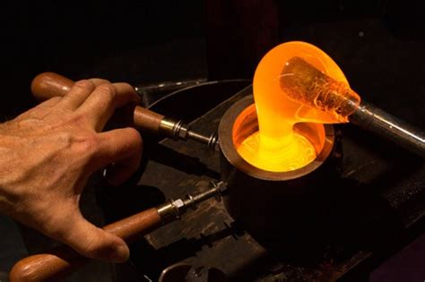 玻璃钢是如何制造而成的，果然工艺复杂_腾讯视频