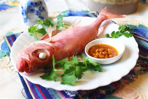 潮汕“剥皮牛”鱼饭，那 种 鲜 可 能 是 北 方人 无 法体 验 的