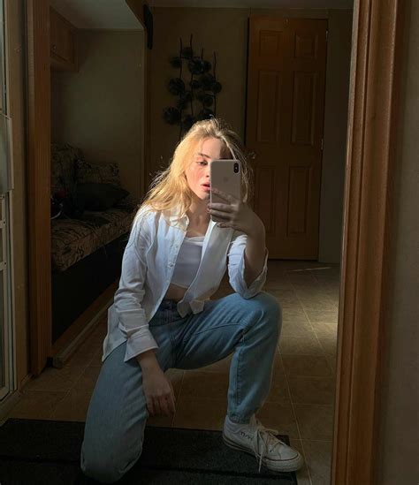 Sabrina Carpenter Weight Loss