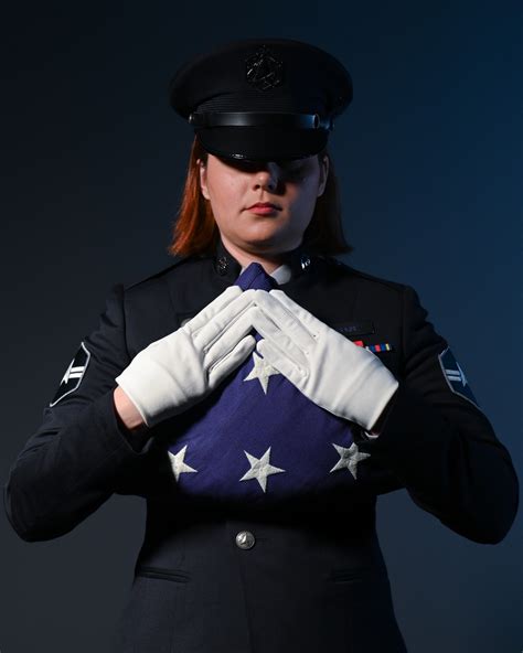 U.S. Space Force Dress Uniform 的图像结果