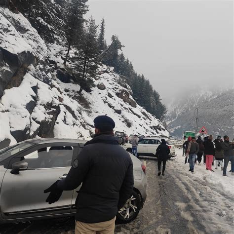 Actor sunny deol was seen taking an ice bath in manali shooting for ...