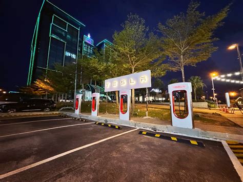 Tesla opens first Supercharger station in East Coast