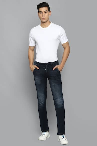 Buy Men Navy Dark Smart Fit Jeans Online - 716768 | Louis Philippe