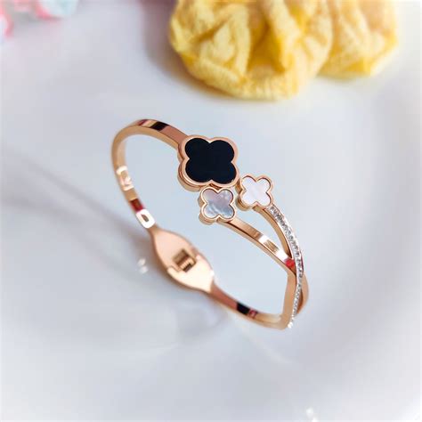 Triple Clover Noir Kada – Merakii Mee