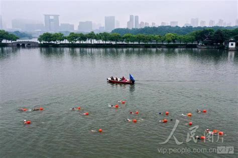 安徽铜陵：天井湖公开水域游泳邀请赛举行-人民图片网