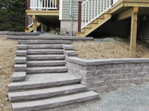 Hardscape Retaining Wall Stairs