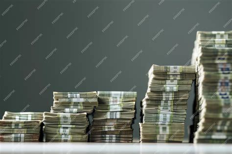 Large Pile of Money 的图像结果