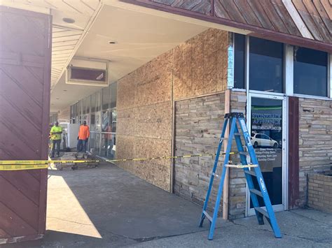 Car runs into storefront at Hillcrest Shopping Center | News, Sports ...