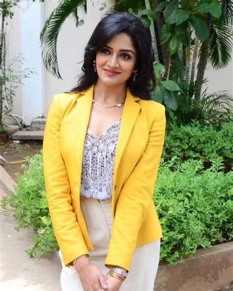 Vimala Raman : సూట్‌లో స్టైల్‌గా పోజులిచ్చిన విమల రామన్.. | Vimala ...