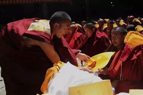 解读藏传佛教“博士学位”：拿到后能给活佛讲课_央广网