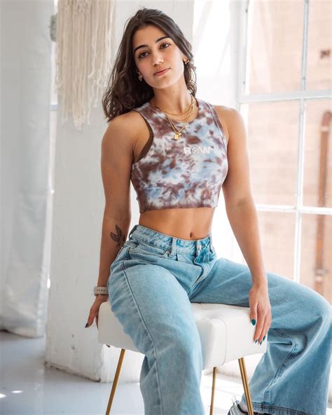 Sara Saffari biography, 28 Photos, Age, Height, Real Name, Instagram ...