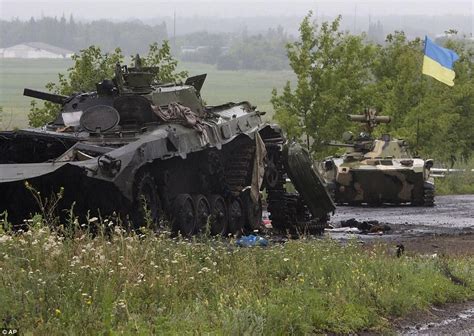 俄邀请11国武官感受最新研发装甲车性能