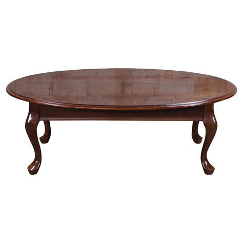 Vintage Traditional Queen Anne Cherry Oval Coffee Cocktail Table 45" For Sale at 1stDibs