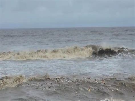 Big waves rose in the sea of Alang of Talaja, water penetrated in the ...
