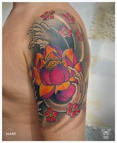 giapponesi fiori di loto maia tatuaggio su braccio in stile giapponese con giapponesi fiori di loto maia tatuaggio su braccio in stile giapponese con