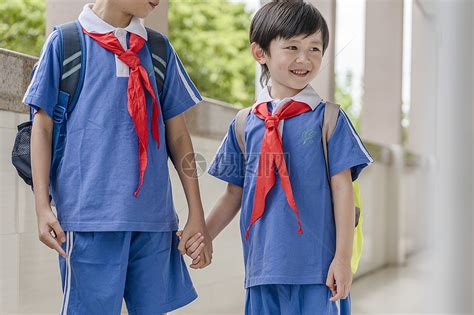 夏季中小学生校服（白黑）-幼儿园服装定做|中小学生床上用品|书包|校服定制-深圳恒丰胜服装
