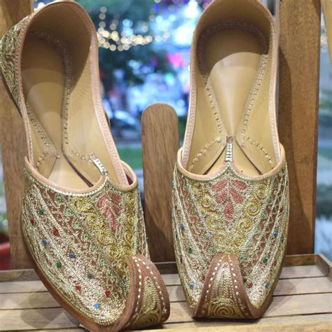 Jutties Maker - Premium Custom Jutties & Handcrafted Footwear Online ...