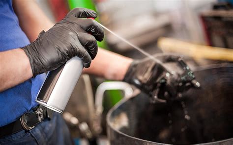 Degrease Engine in a Old Car 的图像结果