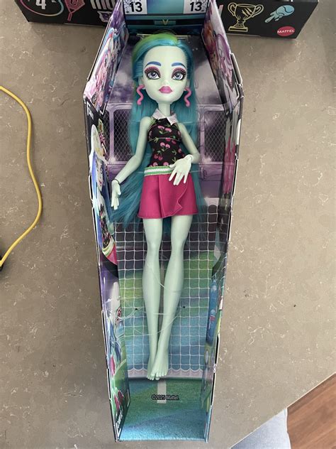 Monster High Buried Secrets 4 Courtside Fang-Out dolls - YouLoveIt.com