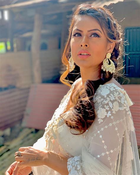 [PHOTOS] Telly diva Nia Sharma makes the most of the golden hour and ...
