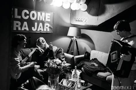 Dora Jar on Touring With Gracie Abrams, Gratitude After Fan Petition ...