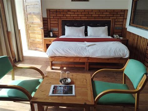 HOTEL CM PALACE - PURE VEGETARIAN (Ner Chowk) - Hotel Reviews, Photos ...