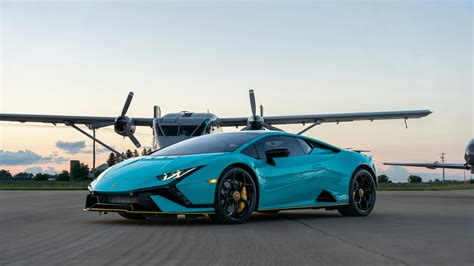 Luxury Car and Airplane at Sunset in Illinois · Free Stock Photo