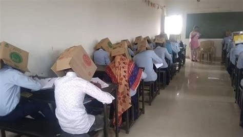 印度高校为防作弊让学生头戴纸箱参加考试 - 2019年10月21日, 俄罗斯卫星通讯社