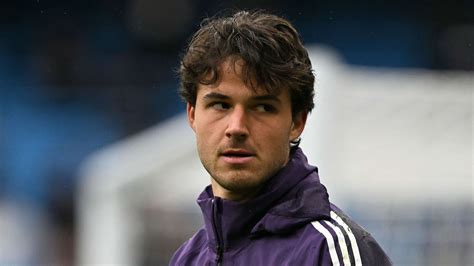 How Senne Lammens is 'settling into life' at Man Utd - but when new £18 ...