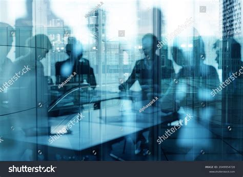 Business People at Work 的图像结果