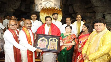 TTD Chairman : టీటీడీ చైర్మన్‌గా బీఆర్ నాయుడు ప్రమాణ స్వీకారం | B.R ...