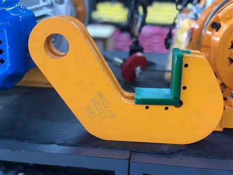 Lifting Clamp - Pipe Lifting Clamp Trader - Retailer from Surat
