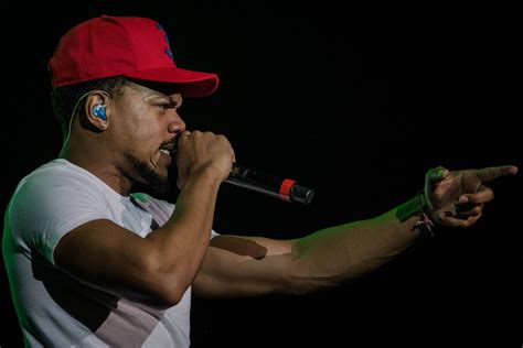 Chance the Rapper leva seu rap edificante à primeira noite do Lolla ...