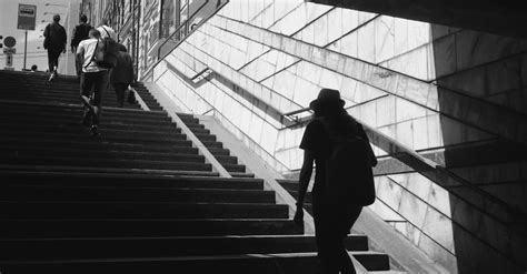 People Walking Up Stairs 的图像结果
