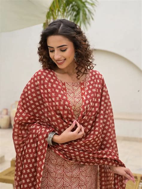 Yufta Embroidered Printed Maroon Cotton Kurta Set With Dupatta Set ...