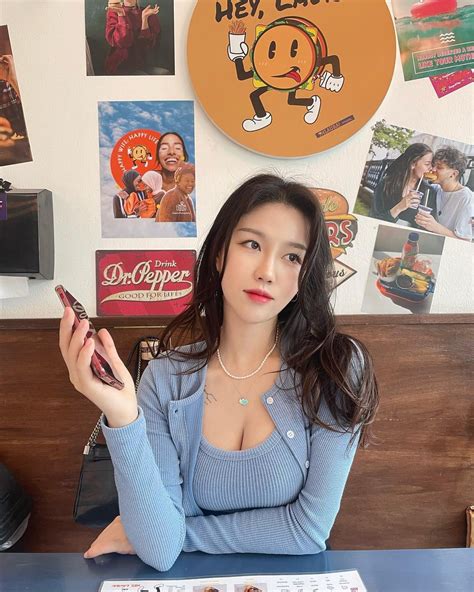 Cute cleavage : r/prettyasiangirls