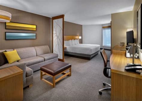 Book a Hotel in Edmonton, get rewarded | Edmonton's Best Hotels