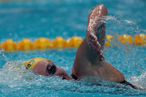 Sjöström lowers 50m freestyle world record at FINA Swimming World Cup