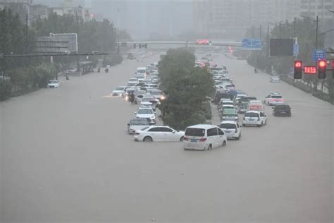 郑州暴雨已致12人遇难！洪涝灾害严重！山东多地消防、救援队连夜驰援河南！_国内新闻_大众网
