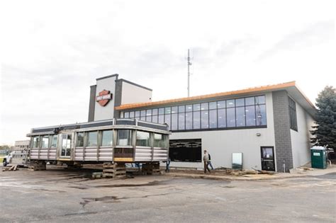 Iconic pink-striped ‘old diner from the ‘50s’ makes 51-mile trek from ...