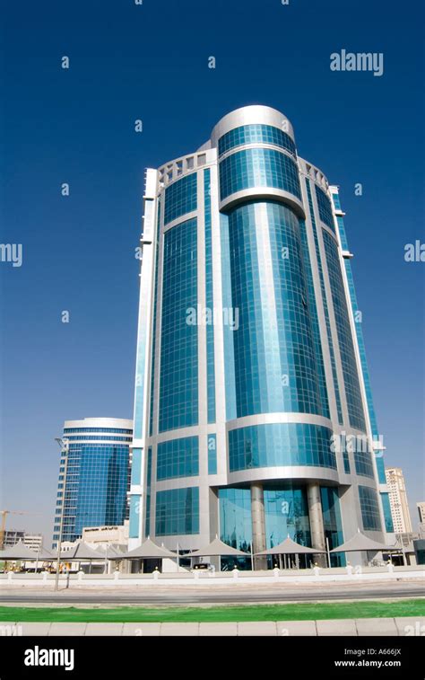 Futuristic Office Building 的图像结果