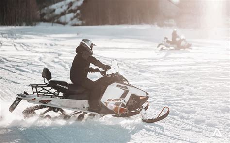 Snowmobiling Alberta 的图像结果