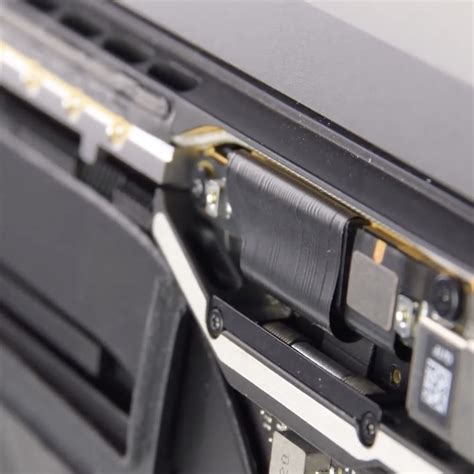 Flexgate : iFixit expose en vidéo le problème de conception des MacBook ...
