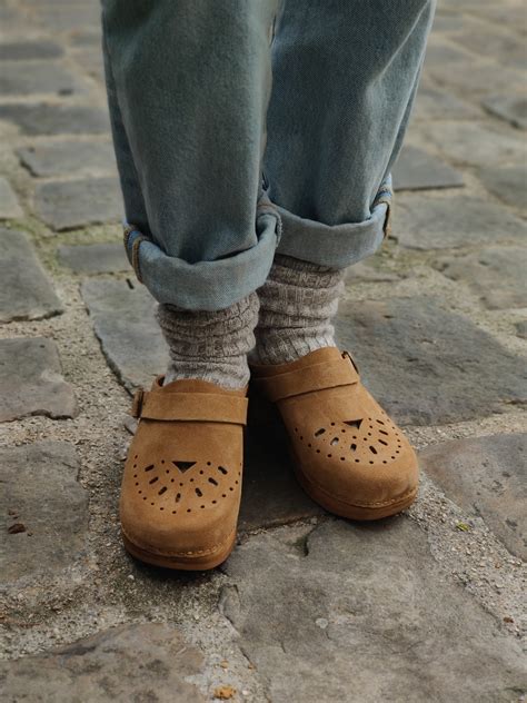 Sabots en cuir Velours Havane et bois Français - Fabrication Camargue ...
