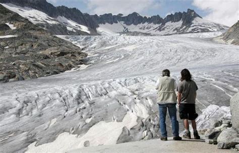 11 Images Show How Switzerland's Beautiful Glaciers Are Shrinking And ...