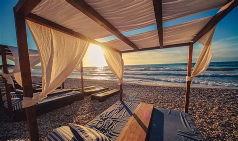 A Guide to Corfu's Beach Bars| travel.gr